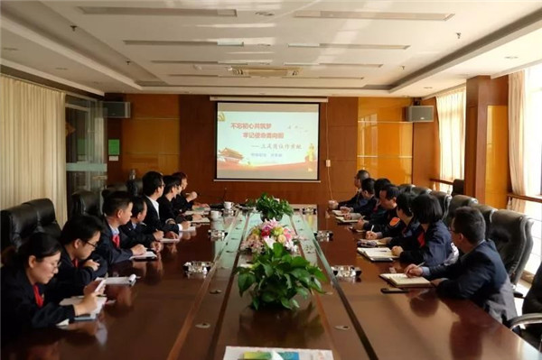 Mingzhu branch organizes party members to attend party classes and carry out voluntary labor